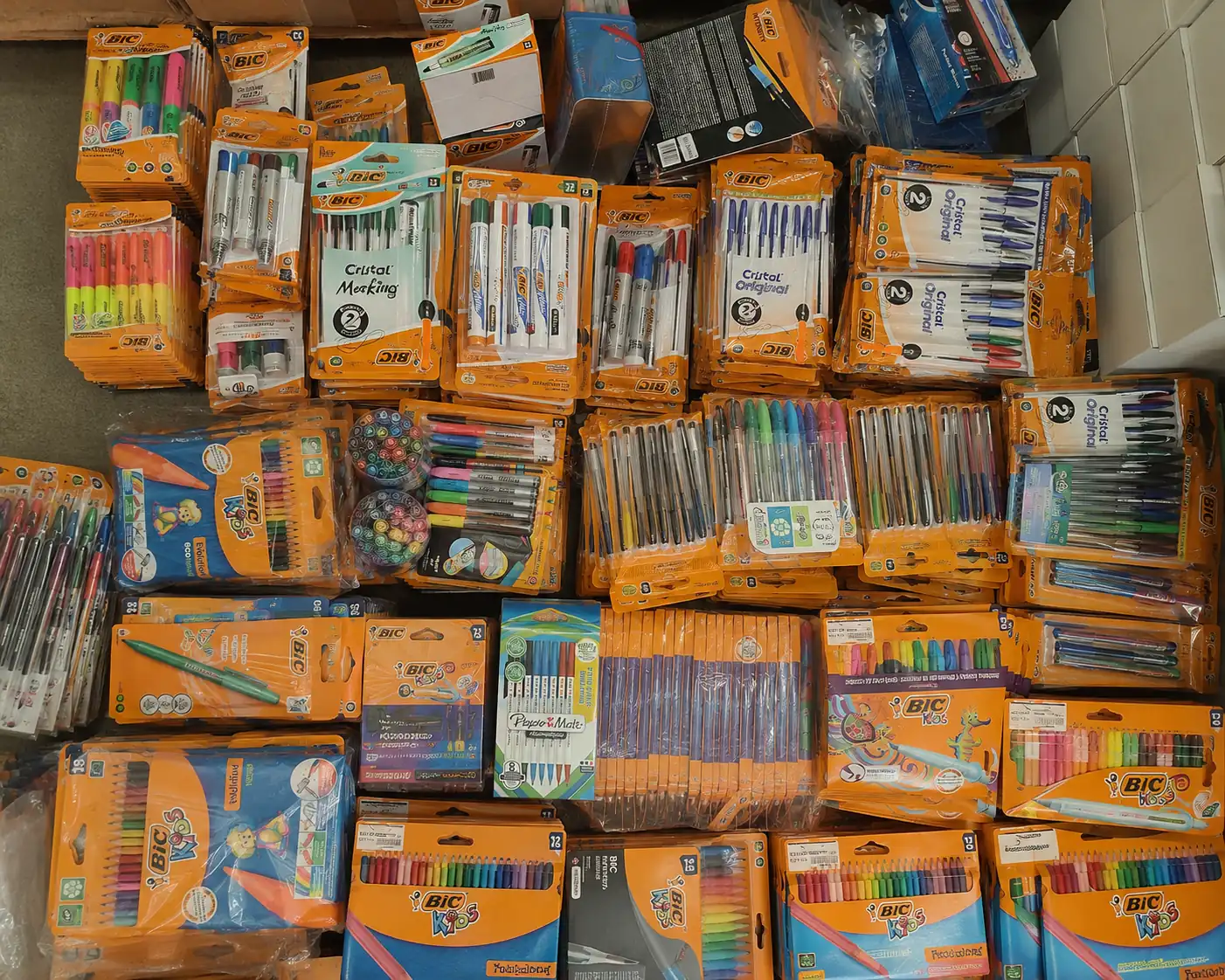Palettes de fournitures de papeterie BIC en lot