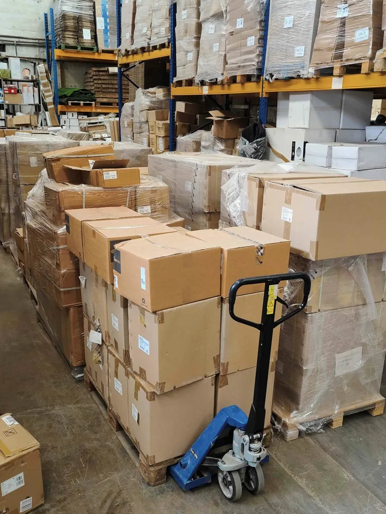 stock quincaillerie