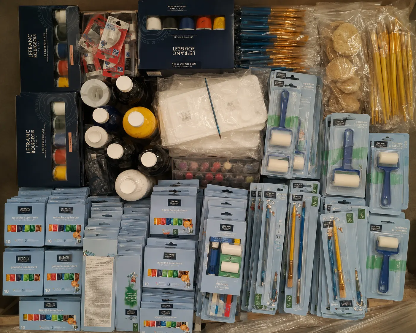 Palettes de fournitures de papeterie art et dessins en déstockage