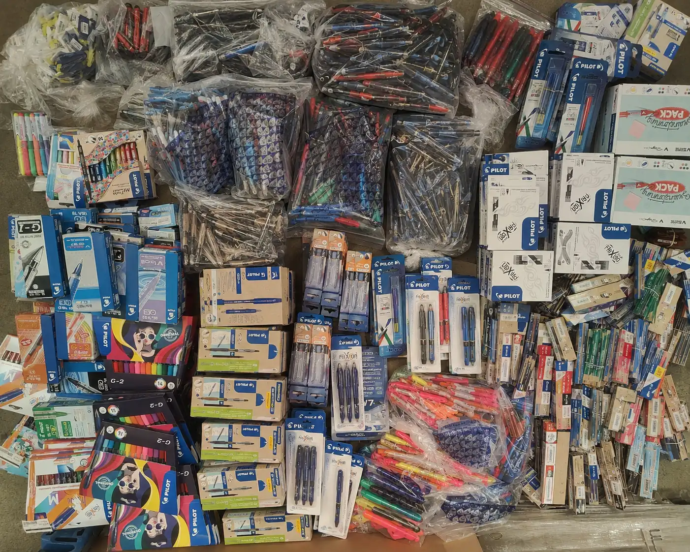 Palettes de fournitures de papeterie PILOT en déstockage