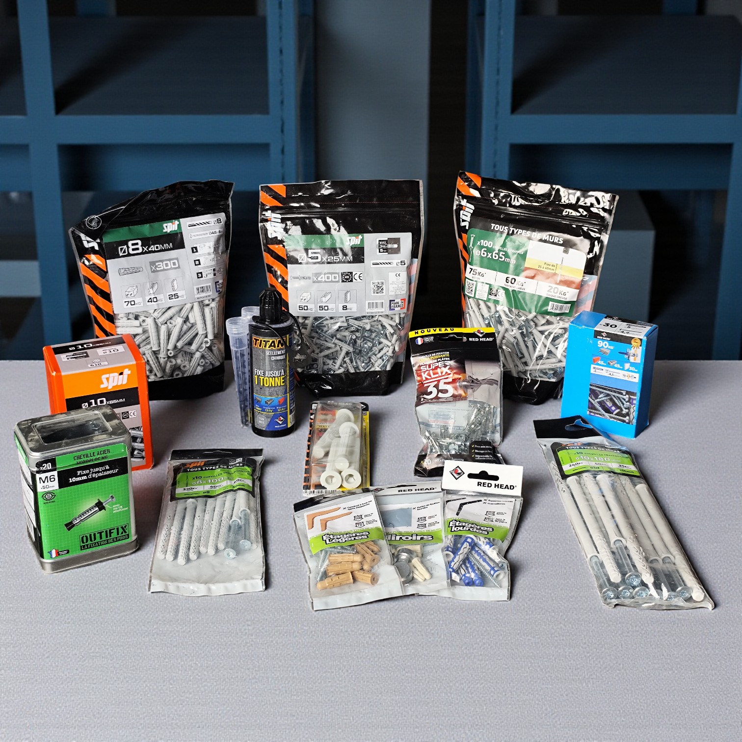 echantillons de produit Destockage chevilles et fixations