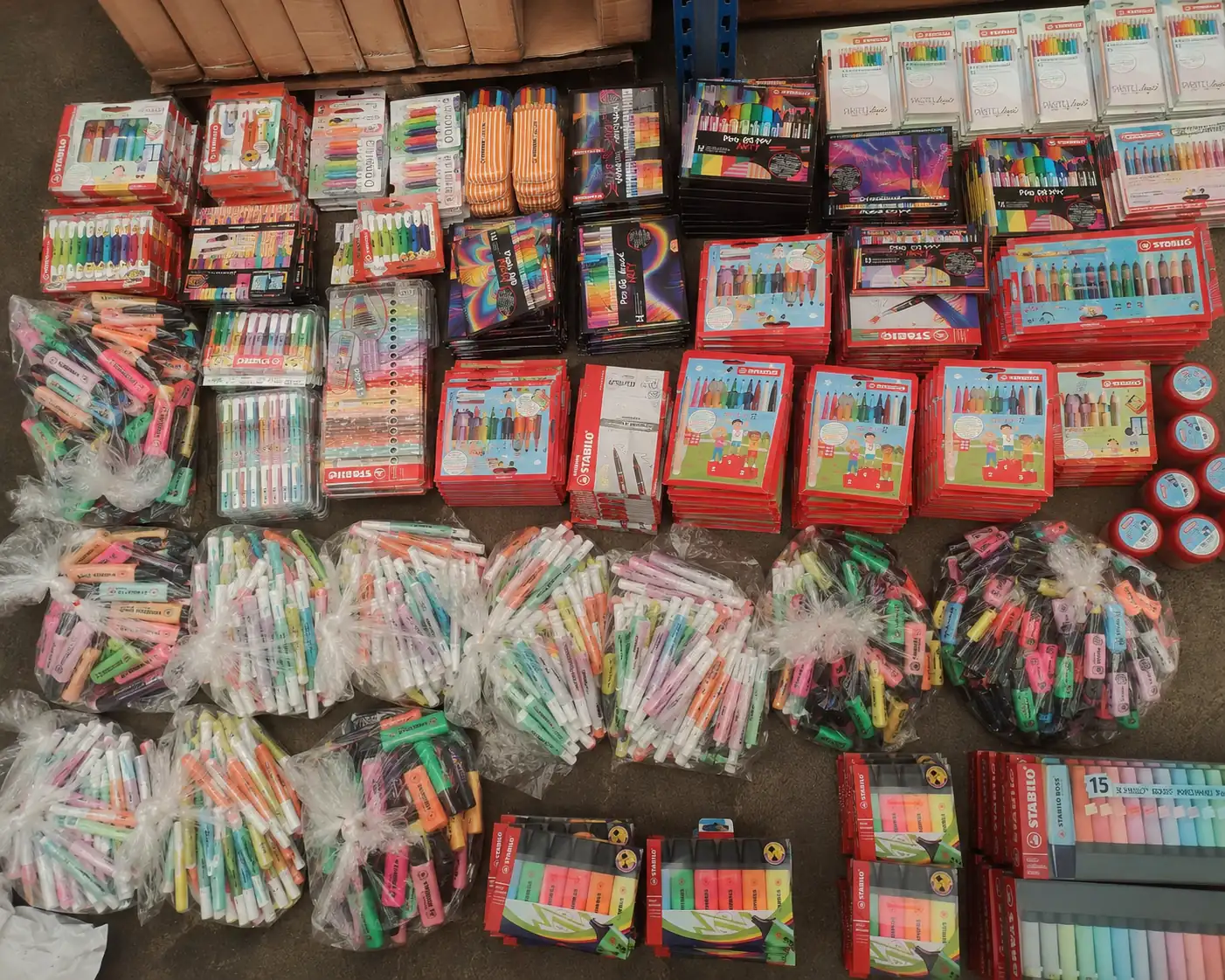 Palettes de fournitures de papeterie Stabillo en déstockage